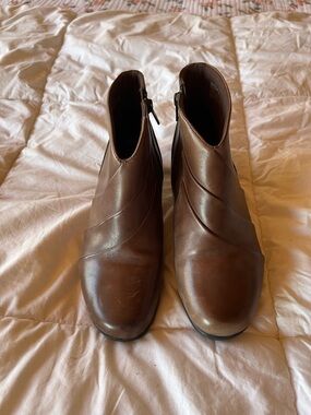 Bass Brown Leather Ankle Booties with Side Zip New Without Box